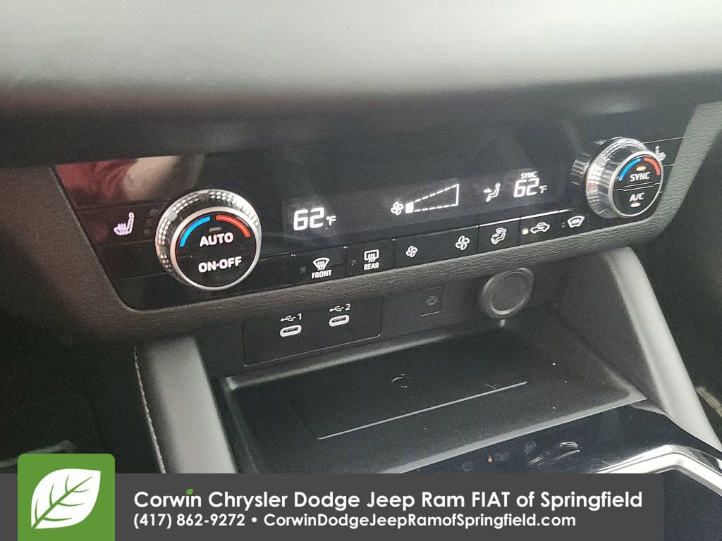 Used 2025 Mitsubishi Outlander SE image 27