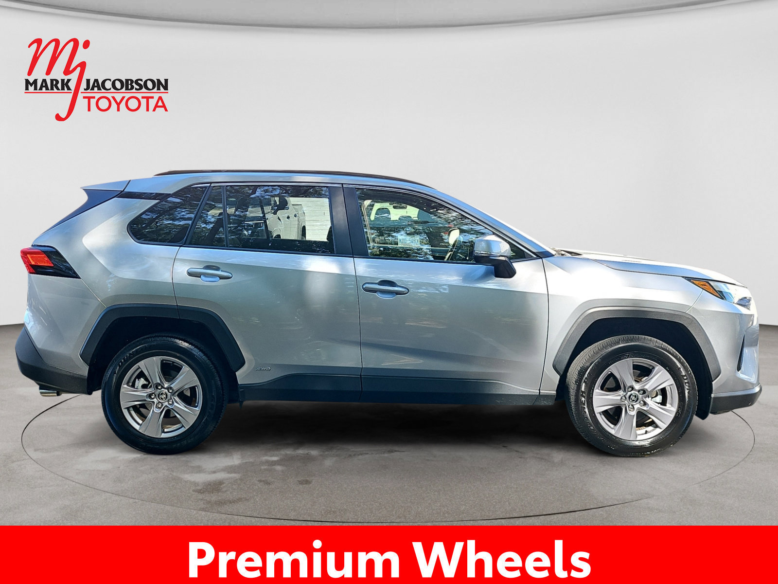 Used 2025 Toyota RAV4 XLE AWD/4WD image 7