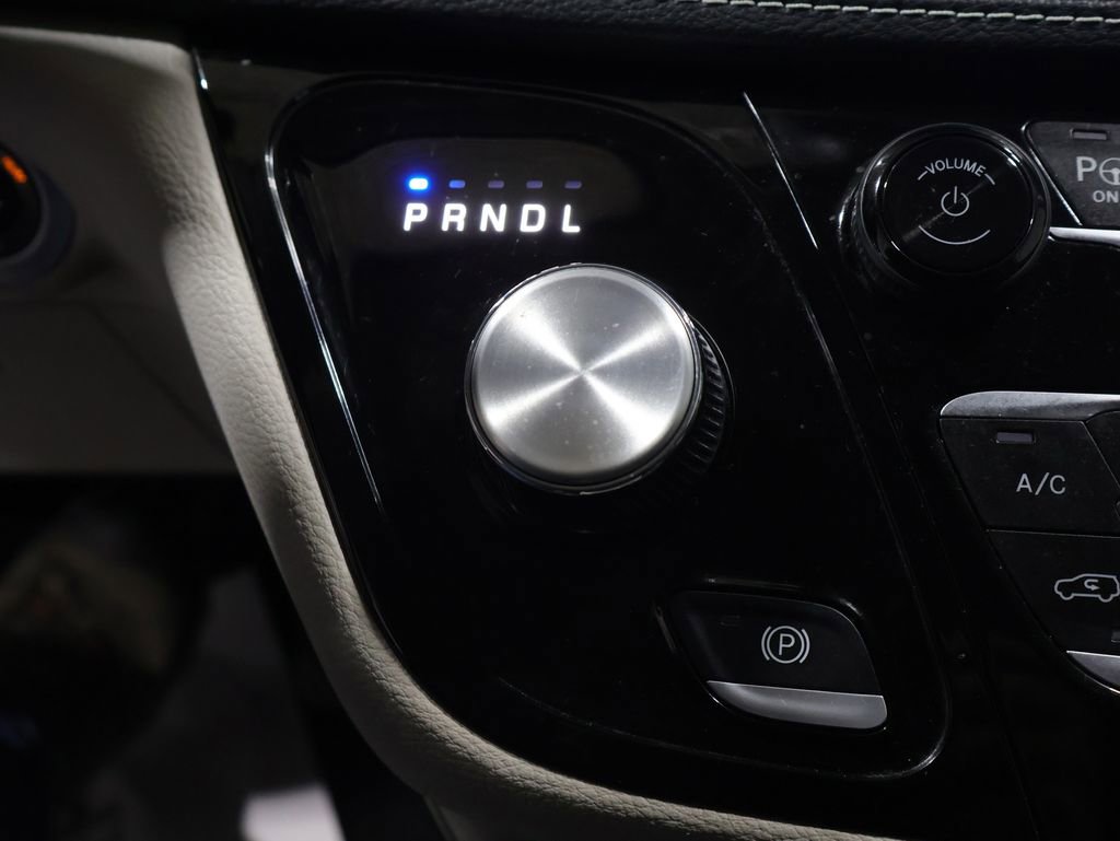 Used 2023 Chrysler Pacifica Touring-L image 27