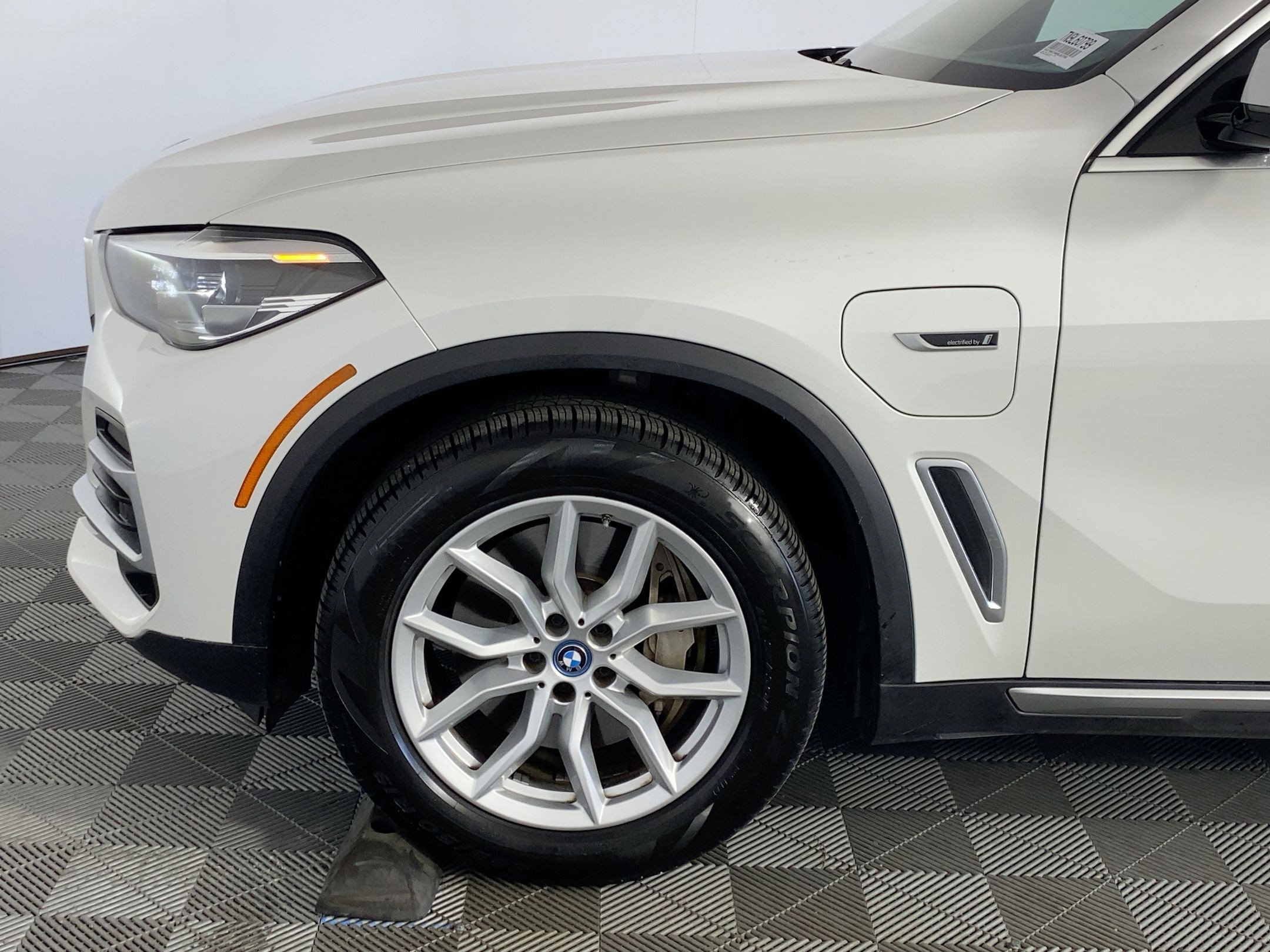 Used 2022 BMW X5 xDrive45e w/ Premium Package image 9