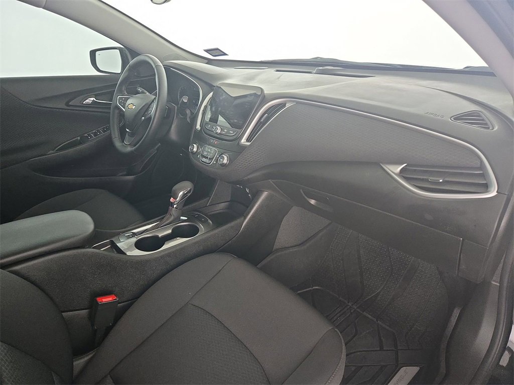 Used 2025 Chevrolet Malibu RS image 33