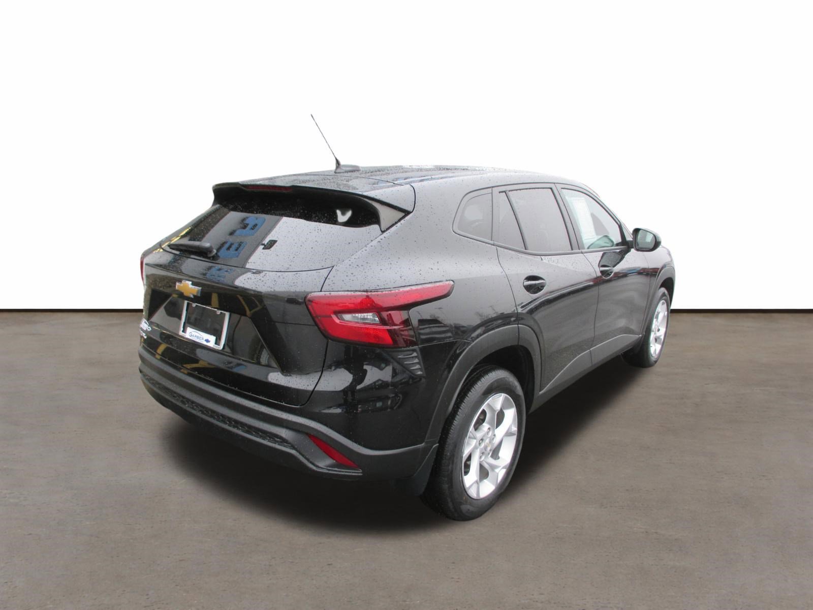 Used 2024 Chevrolet Trax LS w/ LS Convenience Package image 3