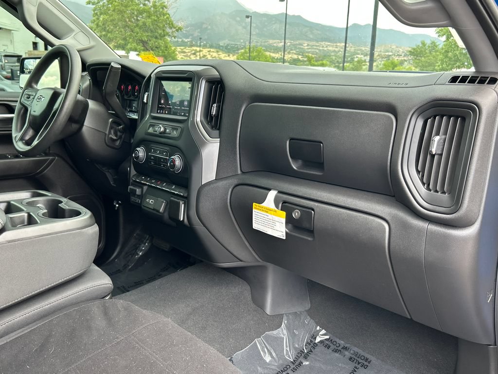 Used 2024 Chevrolet Silverado 1500 Custom Trail Boss w/ Turbomax Blackout Package AWD/4WD image 8
