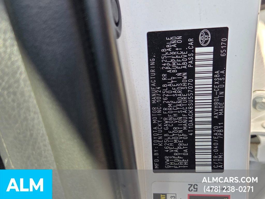 Used 2025 Toyota Camry SE image 12