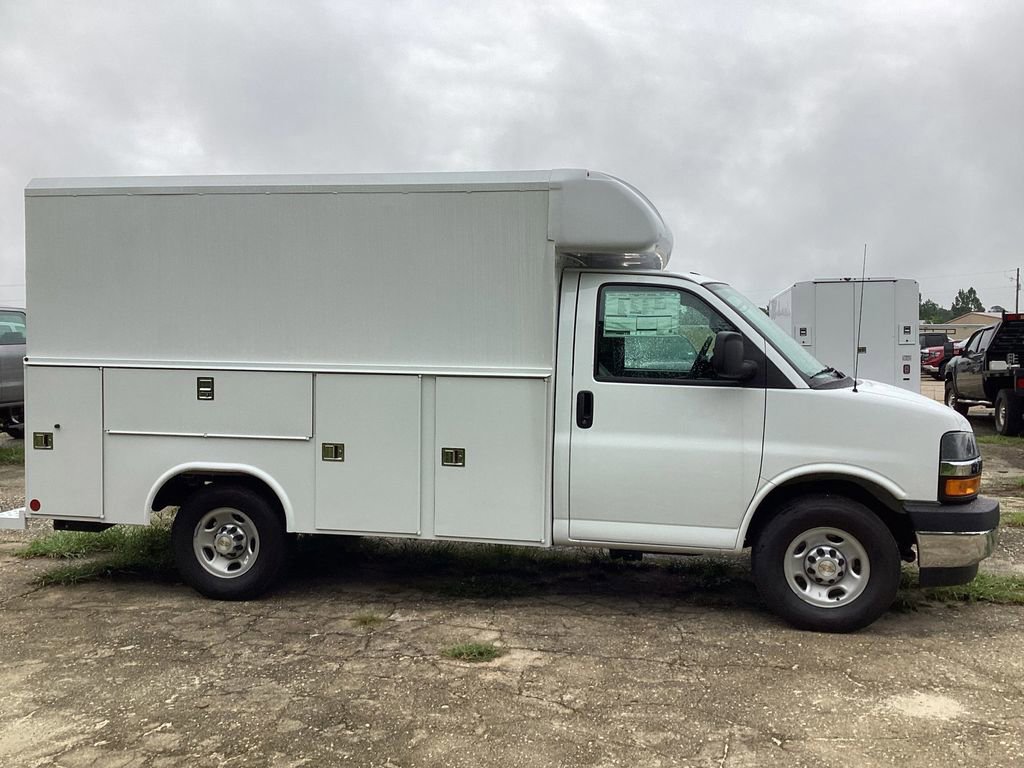 New 2025 Chevrolet Express 3500 w/ Power Convenience Package RWD image 4