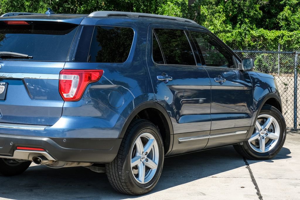 Used 2018 Ford Explorer XLT w/ Equipment Group 202A FWD image 17