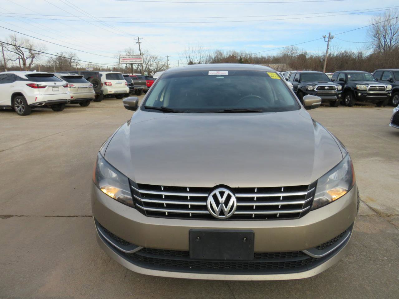 Used 2015 Volkswagen Passat TDI SE FWD image 2