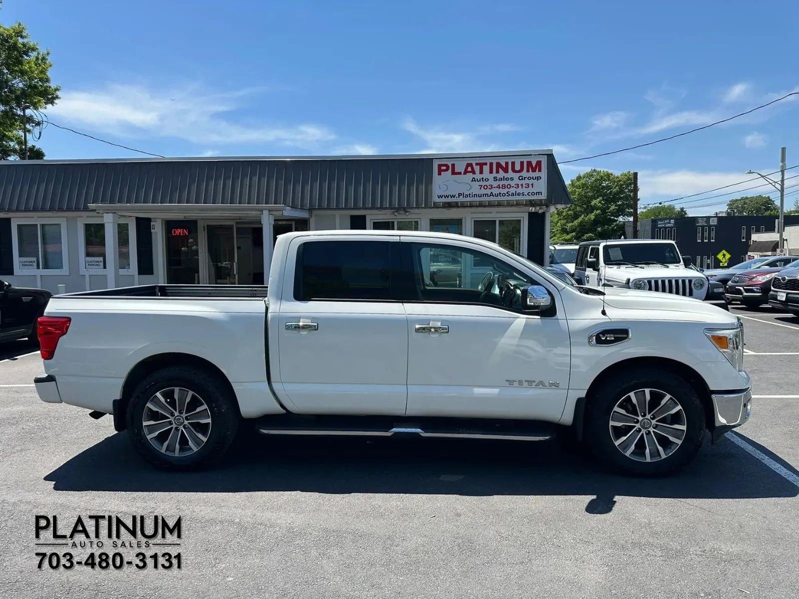 Used 2017 Nissan Titan SL RWD image 2