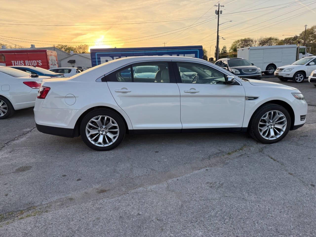 Used 2016 Ford Taurus Limited FWD image 3