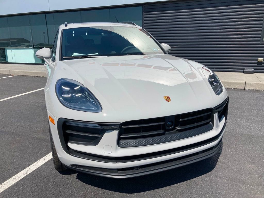 Certified 2025 Porsche Macan image 19