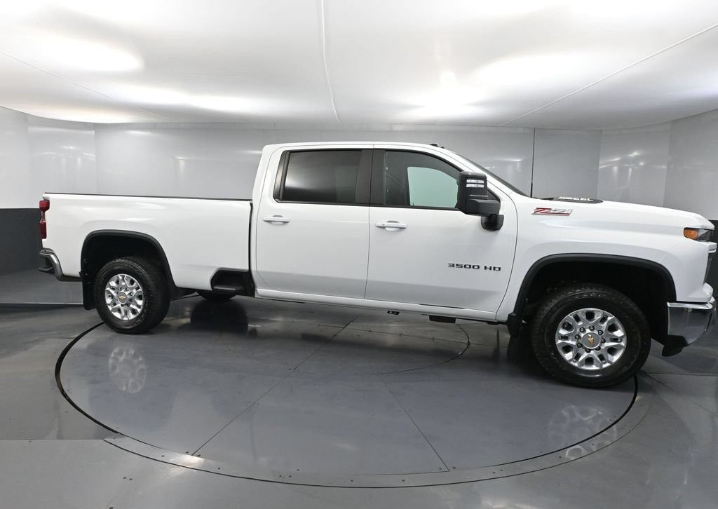 Used 2025 Chevrolet Silverado 3500 LT w/ Safety Package AWD/4WD image 3
