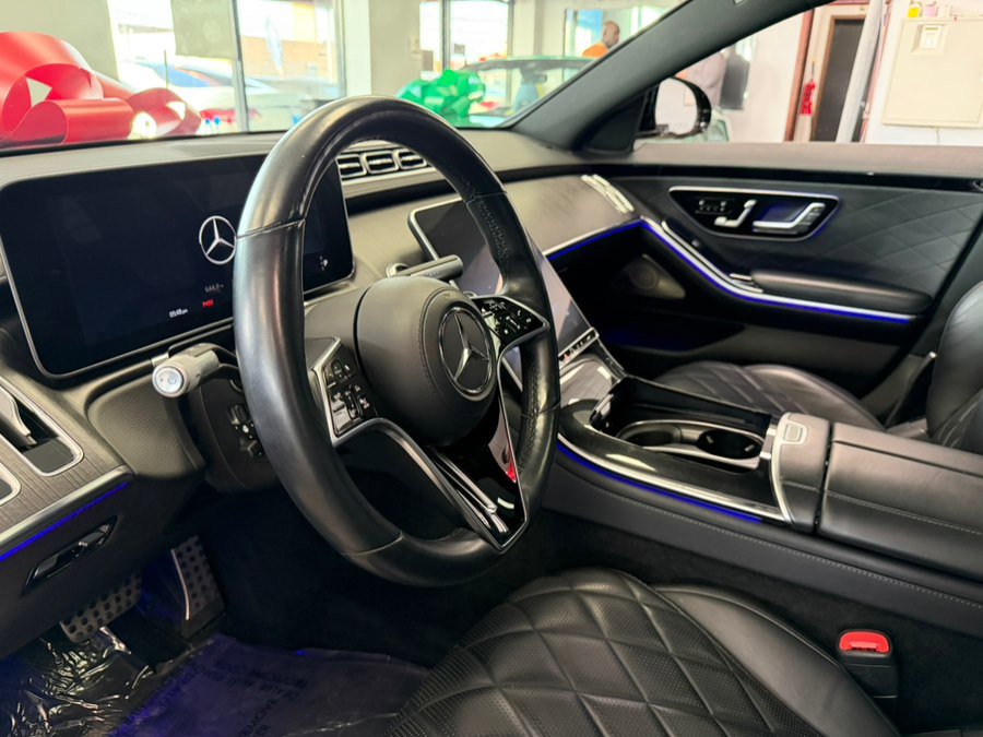 Used 2022 Mercedes-Benz S 580 4MATIC Sedan w/ AMG Line Package image 27