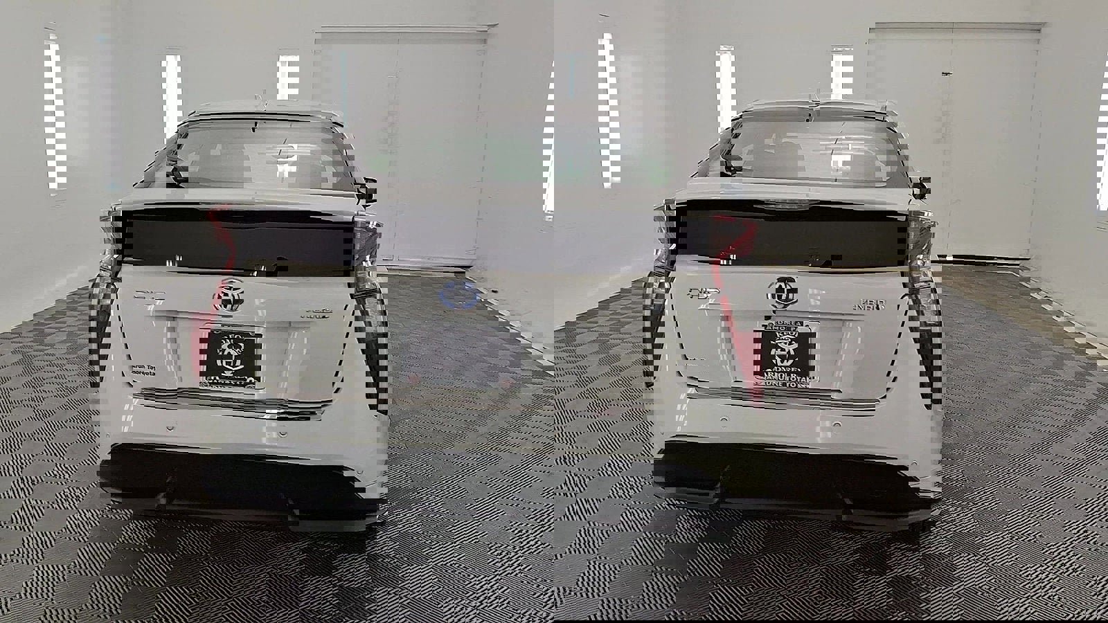 Used 2017 Toyota Prius Four Touring image 3