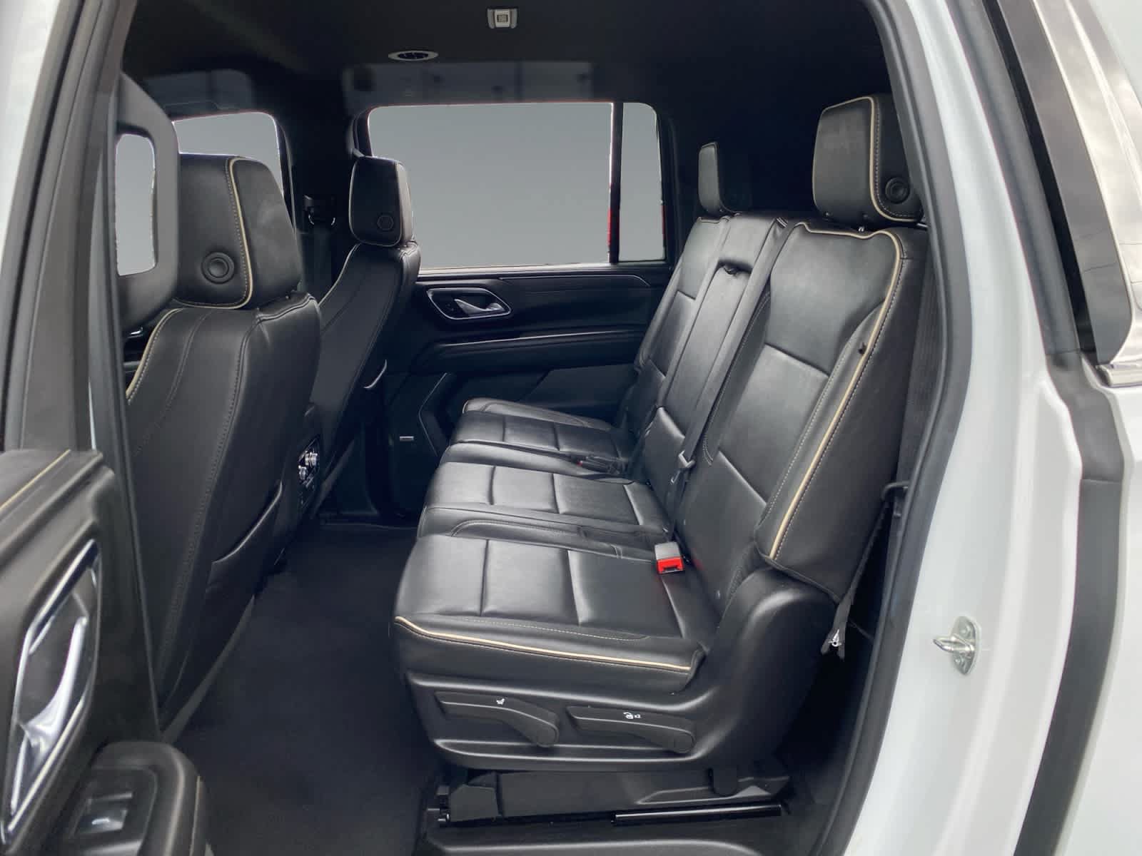 Used 2024 GMC Yukon XL SLT AWD/4WD image 13