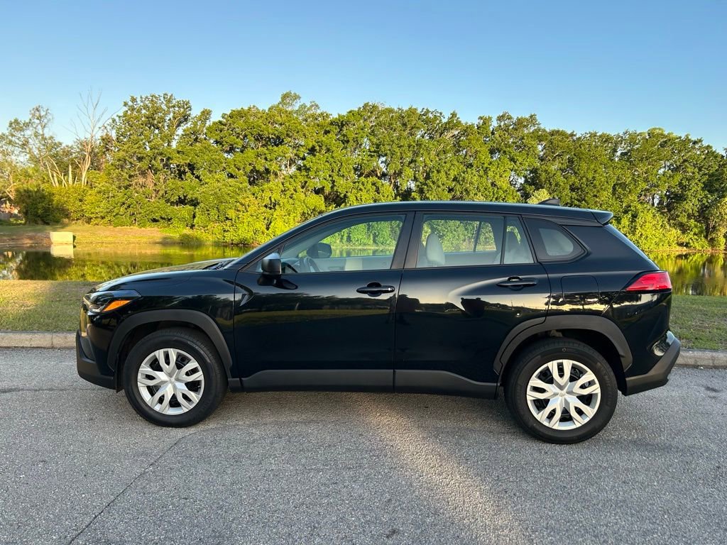 Used 2024 Toyota Corolla Cross L FWD image 2