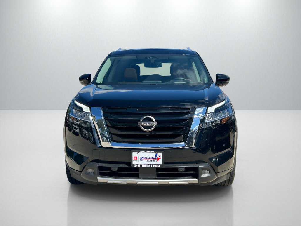 Used 2022 Nissan Pathfinder Platinum w/ Cargo Package FWD image 2