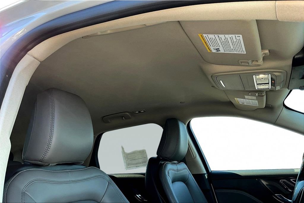 Used 2025 Lincoln Corsair Premiere image 29