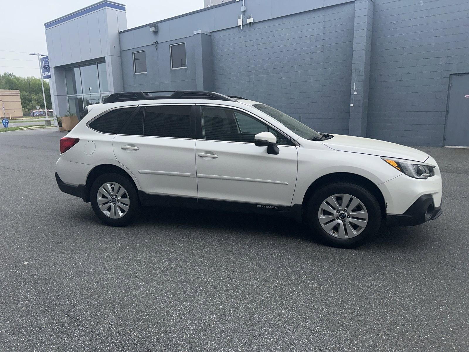 Used 2019 Subaru Outback 2.5i Premium w/ Popular Package #2 AWD/4WD image 6