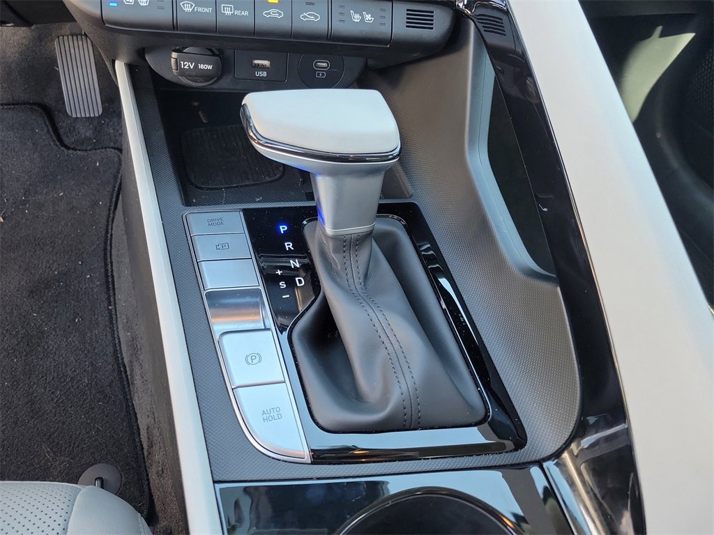 Used 2025 Hyundai Elantra Limited image 27