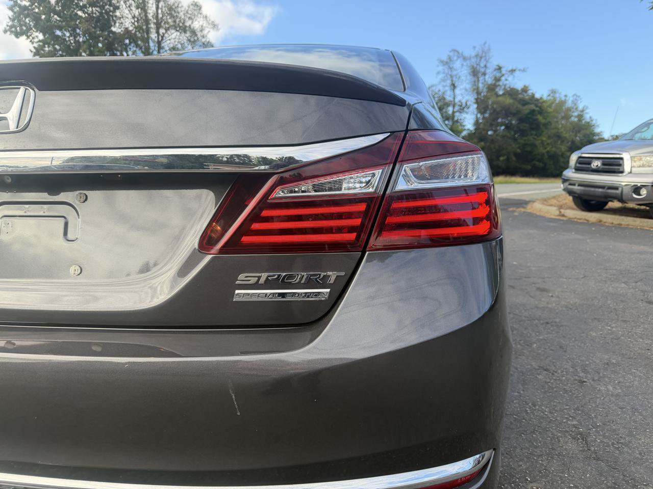 Used 2017 Honda Accord Sport Special Edition image 9