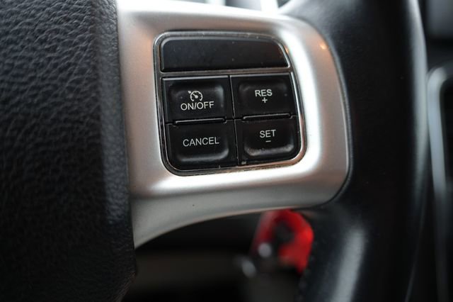 Used 2017 Dodge Grand Caravan SE w/ UConnect Hands-Free Group FWD image 18