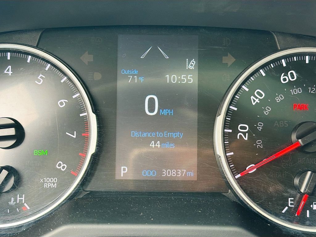 Used 2022 Toyota RAV4 XLE Premium image 12