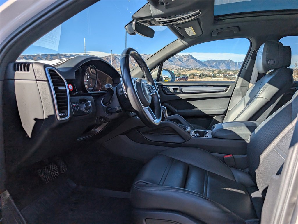Used 2022 Porsche Cayenne Platinum Edition image 10