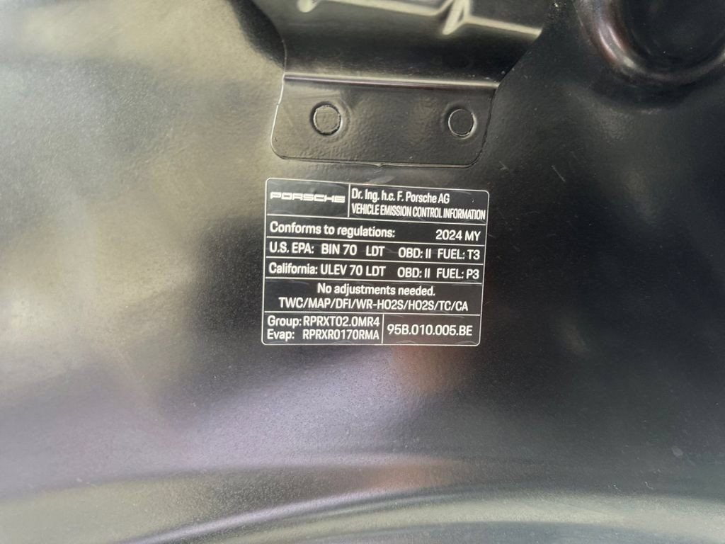 Used 2024 Porsche Macan AWD/4WD image 31