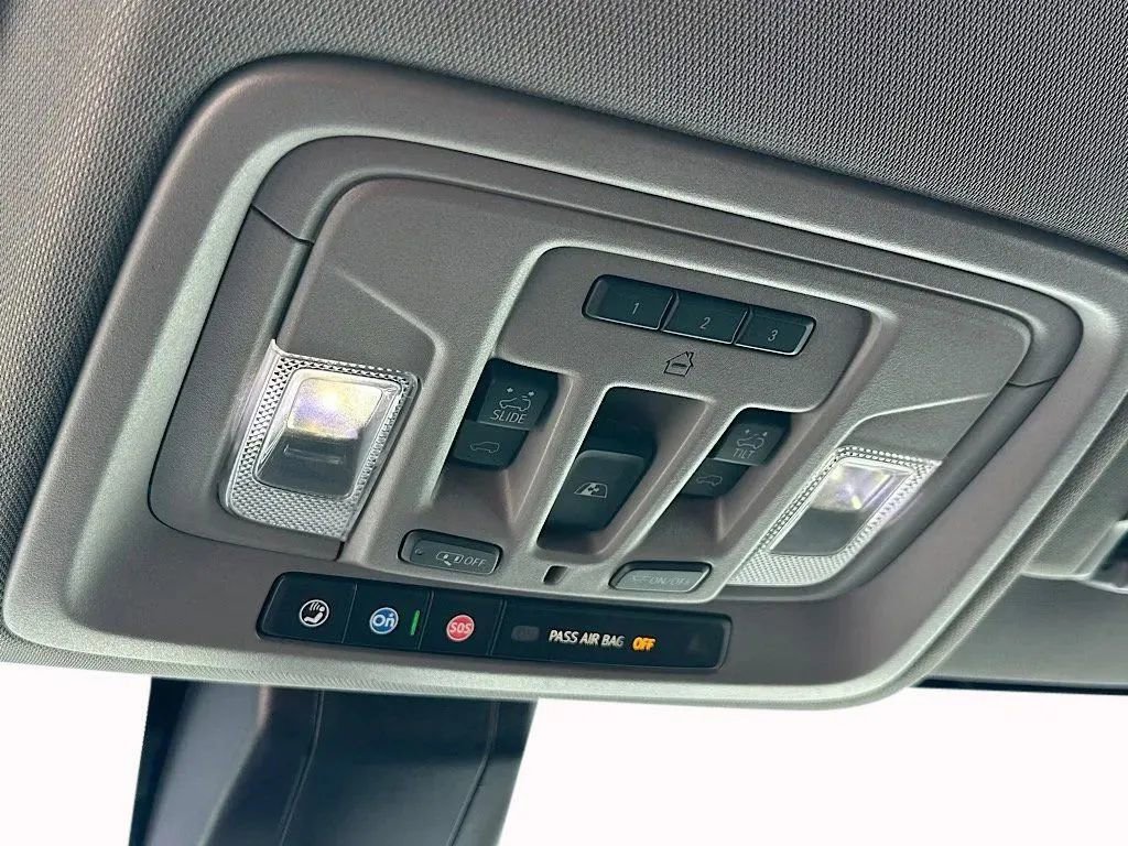 Used 2023 GMC Sierra 2500 Denali w/ Denali Ultimate Package image 30