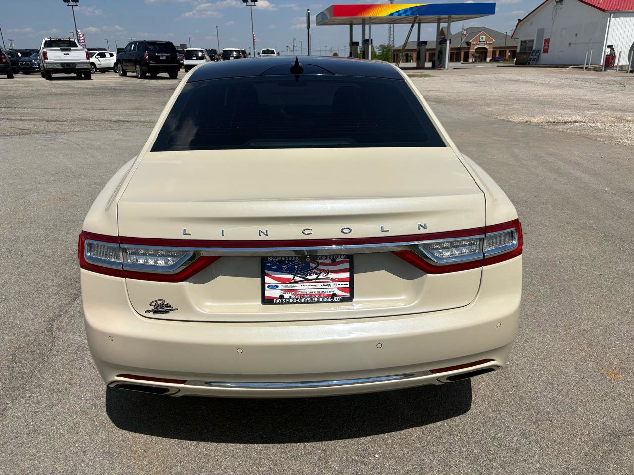 Used 2018 Lincoln Continental Reserve w/ Continental Climate Package AWD/4WD image 4