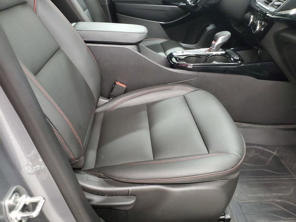 Certified 2025 Chevrolet Trax RS w/ Driver Confidence Package image 20