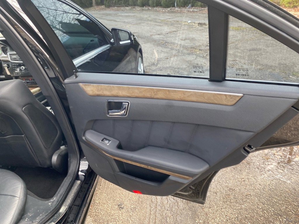 Used 2010 Mercedes-Benz E 550 4MATIC Sedan image 25