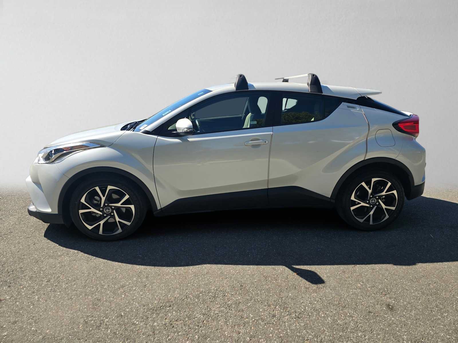 Used 2019 Toyota C-HR XLE FWD image 6