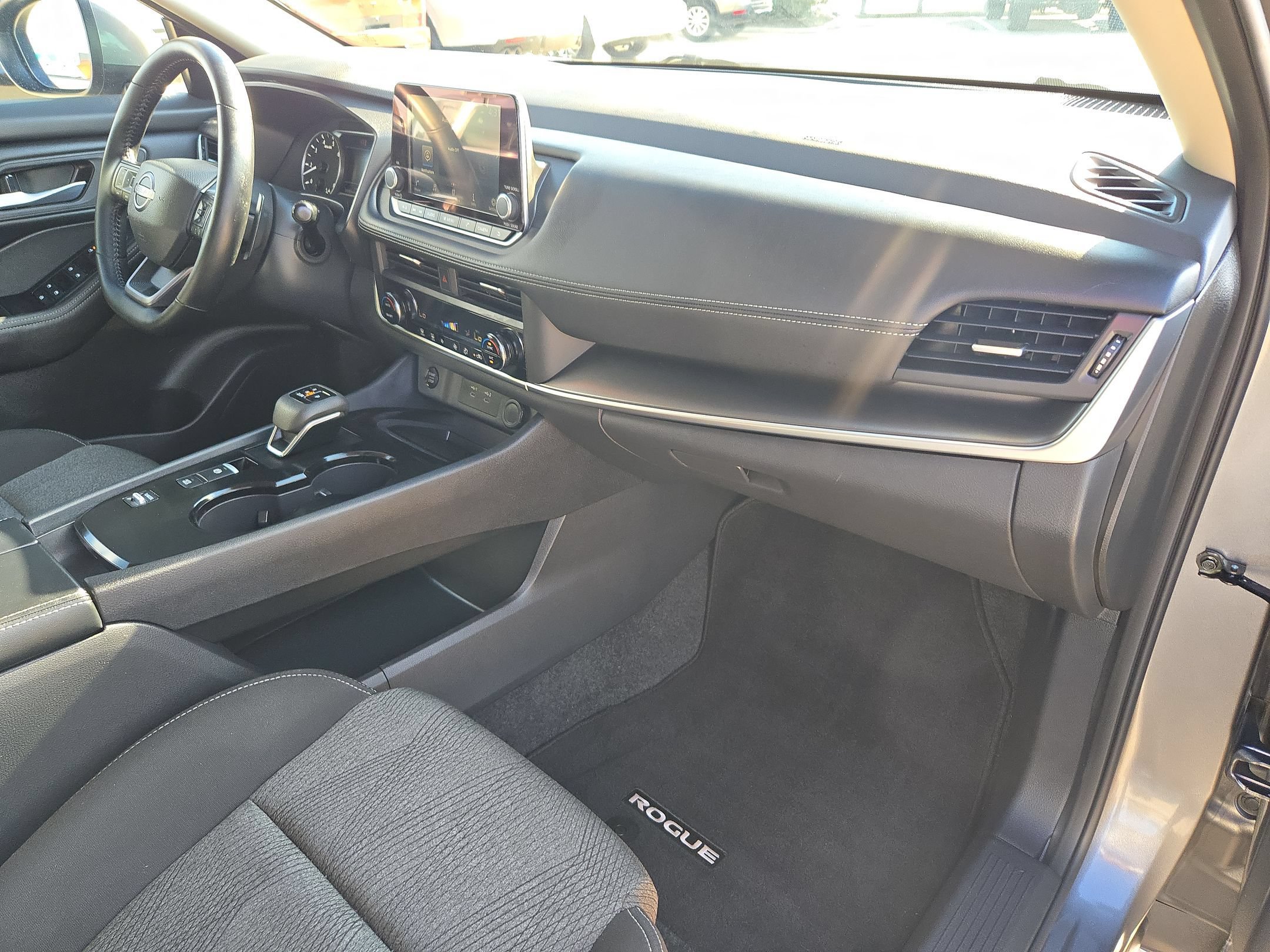Certified 2026 Nissan Rogue SV FWD image 29