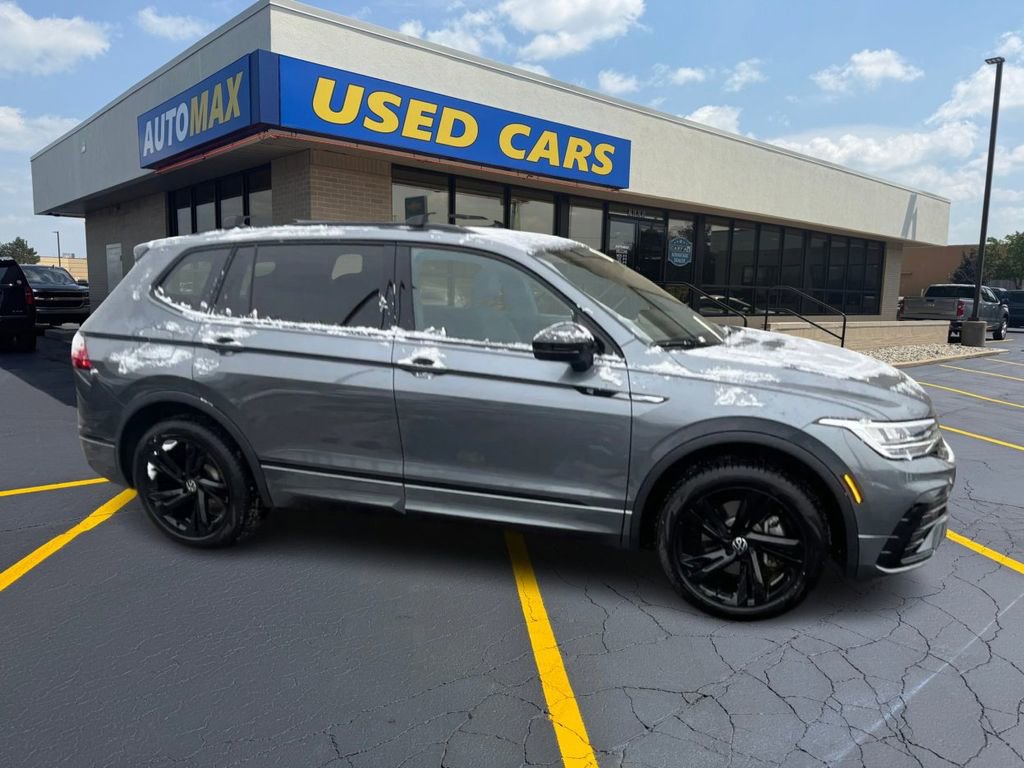 Used 2024 Volkswagen Tiguan SE R-Line image 4