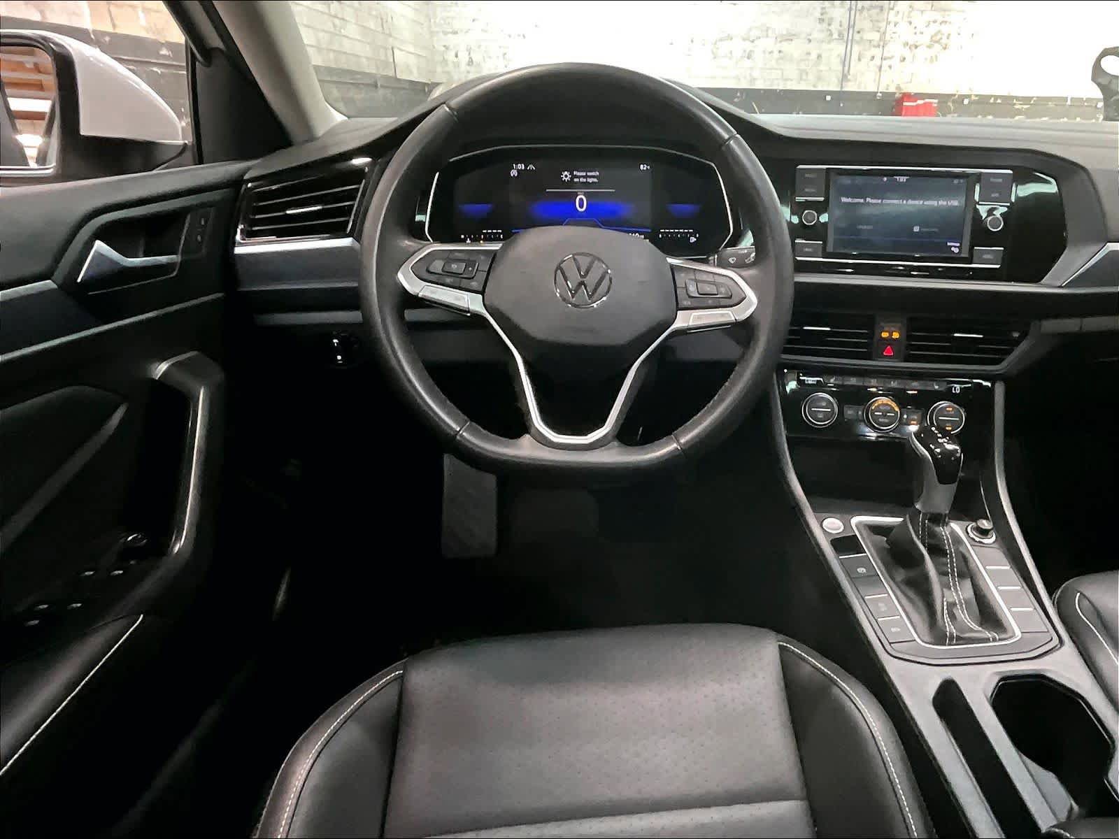 Used 2024 Volkswagen Jetta SE w/ Panoramic Sunroof Package FWD image 7
