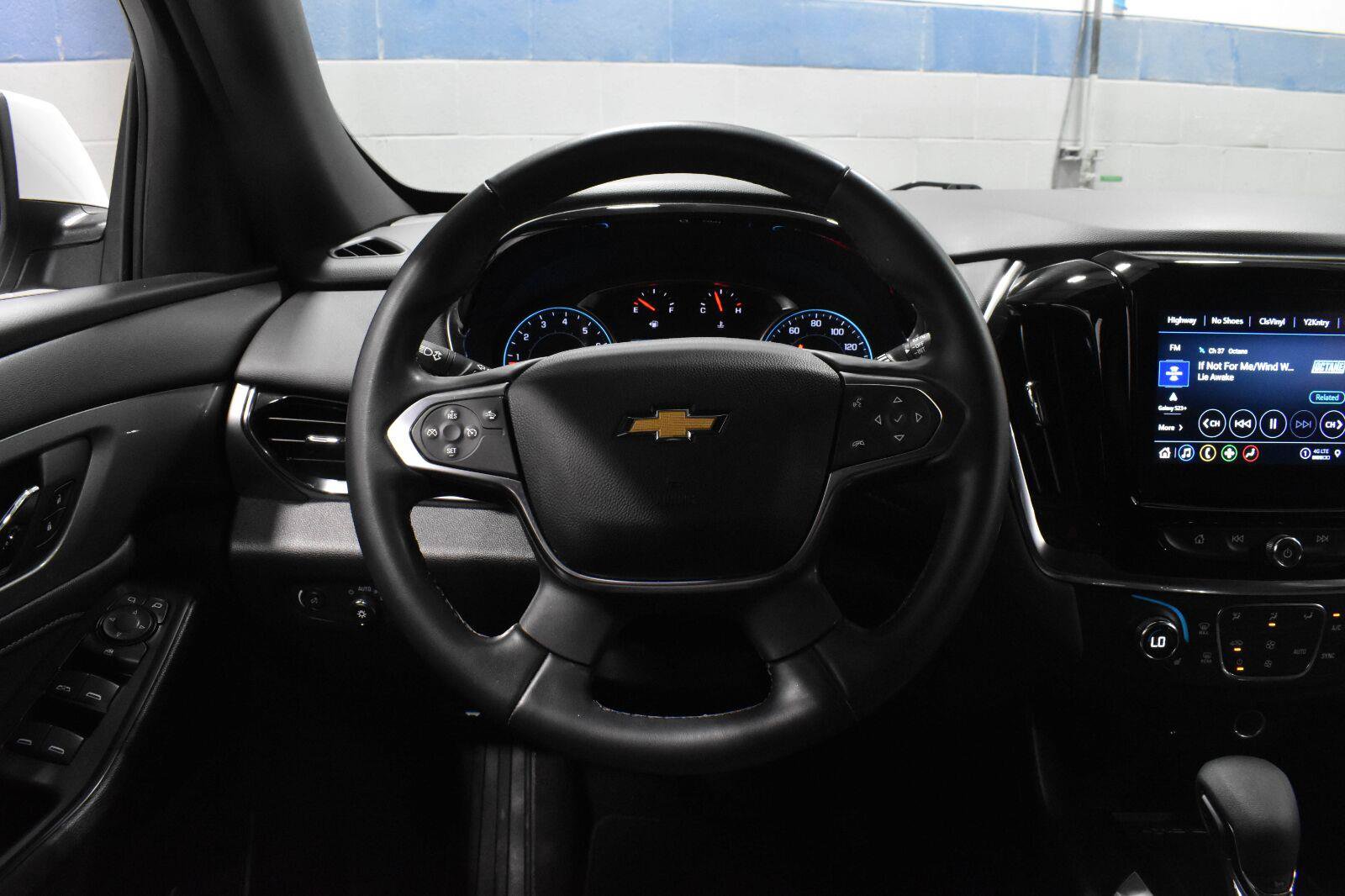 Used 2023 Chevrolet Traverse LT w/ Rear Camera Mirror Package AWD/4WD image 7