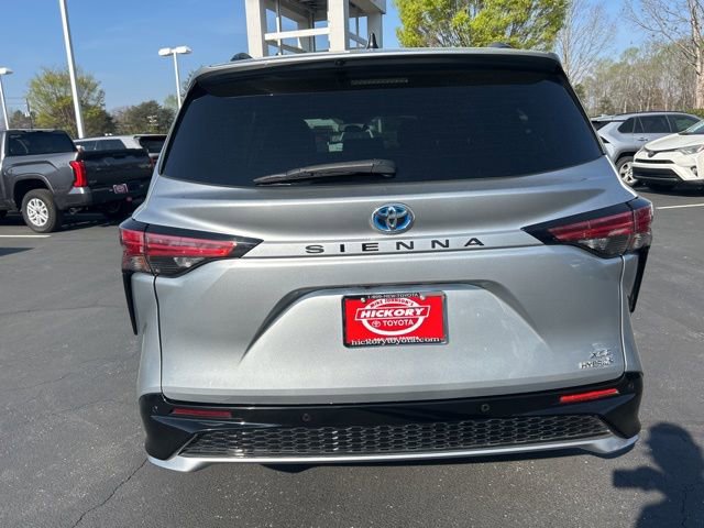 Used 2023 Toyota Sienna XSE image 6