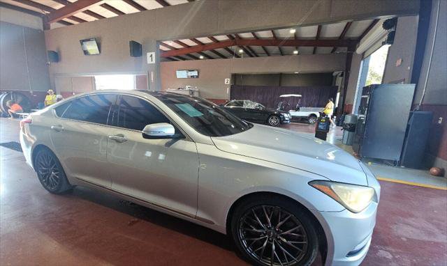 Used 2015 Hyundai Genesis 5.0 RWD image 4