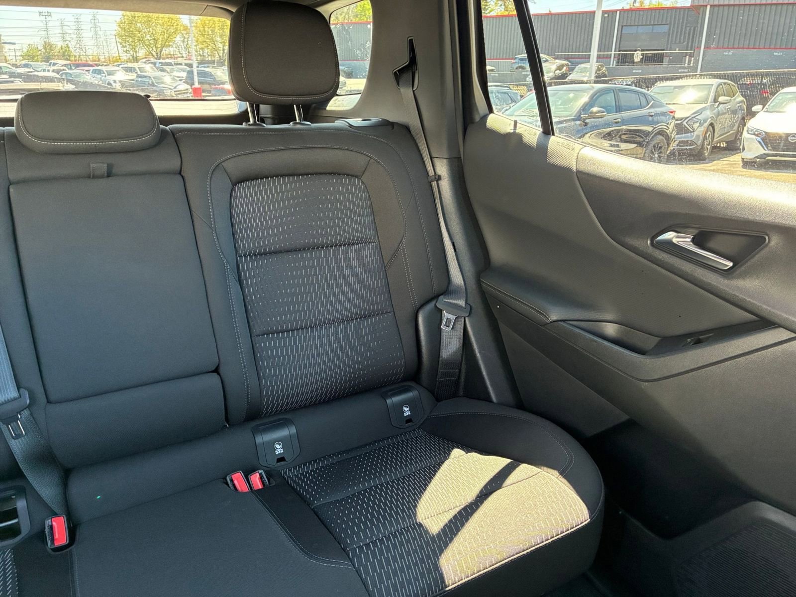 Used 2025 Chevrolet Equinox LT image 38