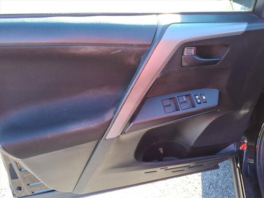Used 2016 Toyota RAV4 LE image 23