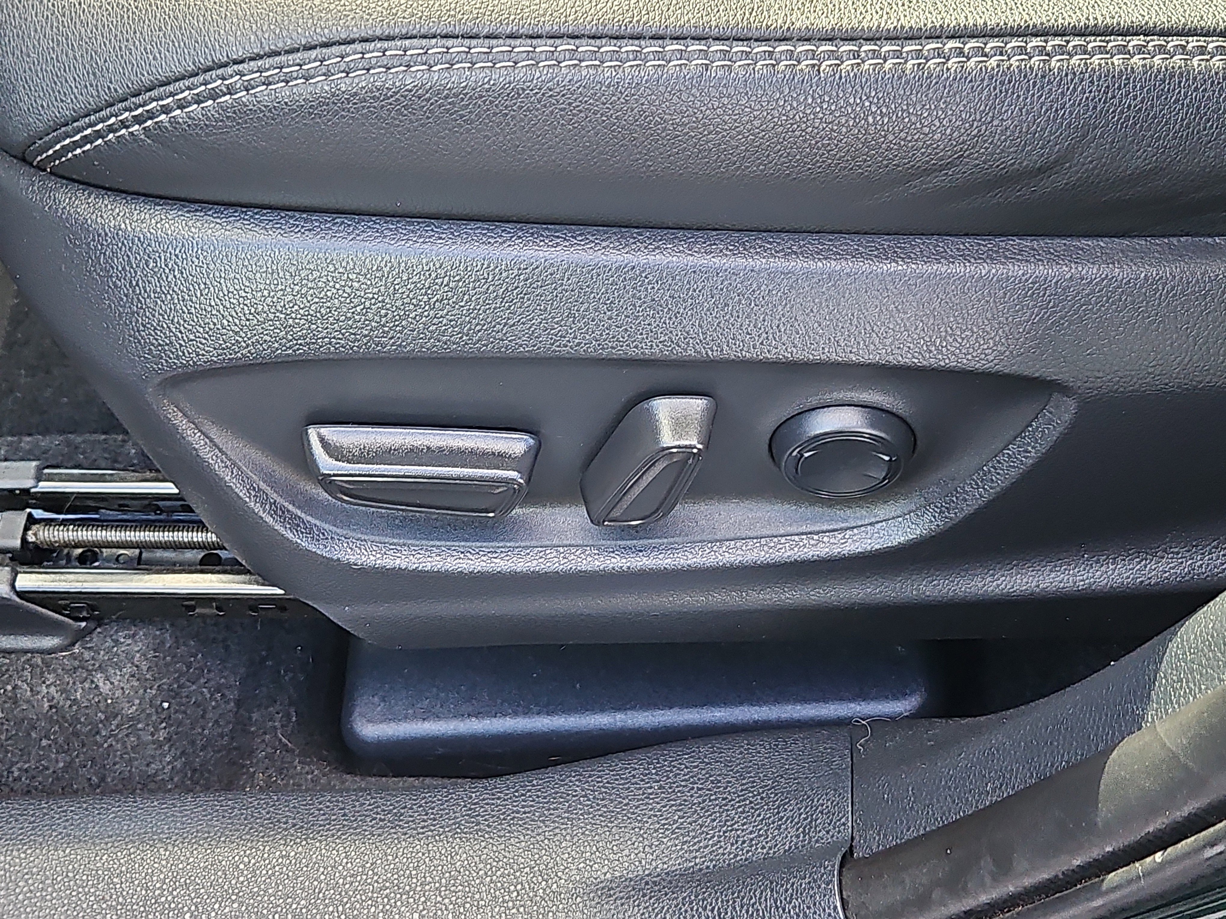 Used 2023 Toyota Corolla Cross XLE image 13