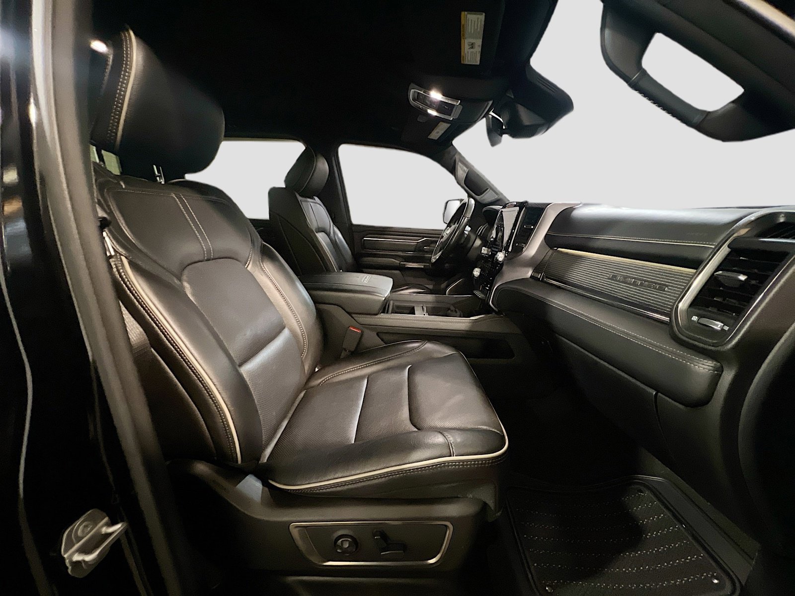 Used 2020 RAM 1500 Limited w/ Black Appearance Package image 20