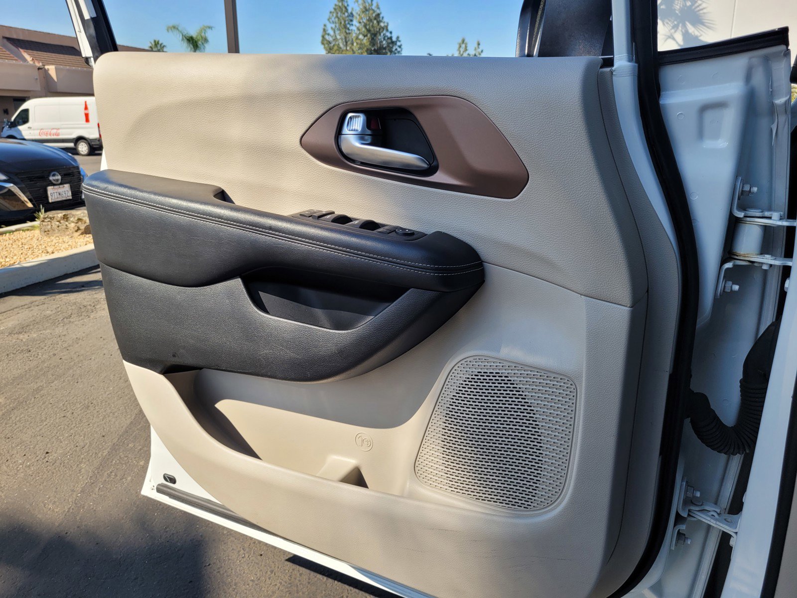 Used 2023 Chrysler Voyager LX image 25