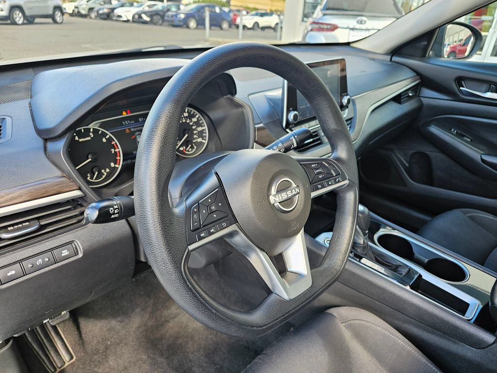Used 2024 Nissan Altima 2.5 SV FWD image 24
