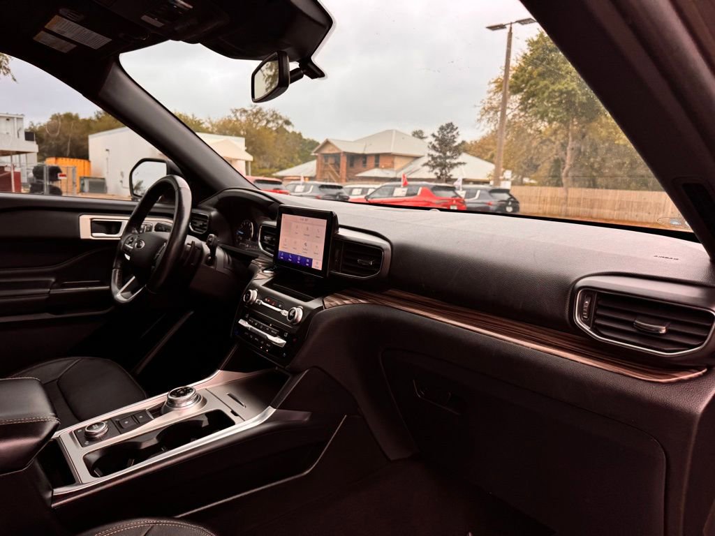 Used 2020 Ford Explorer Limited w/ Class III Trailer Tow Package image 30