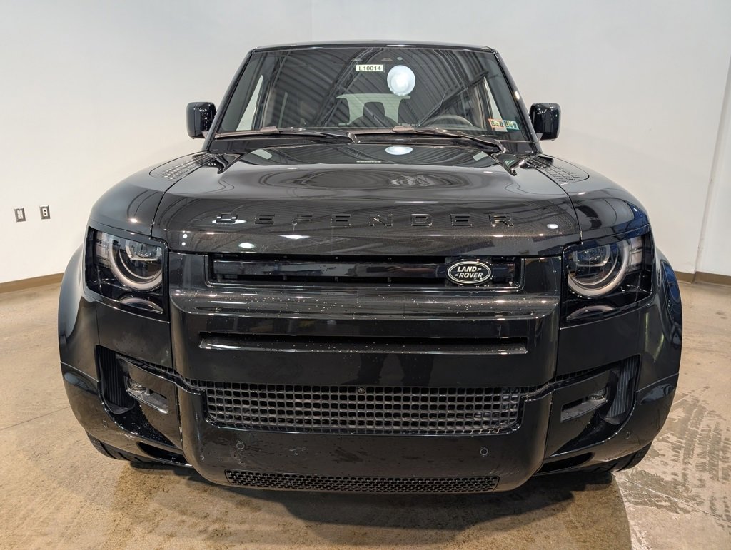 New 2026 Land Rover Defender 130 X-Dynamic SE image 2