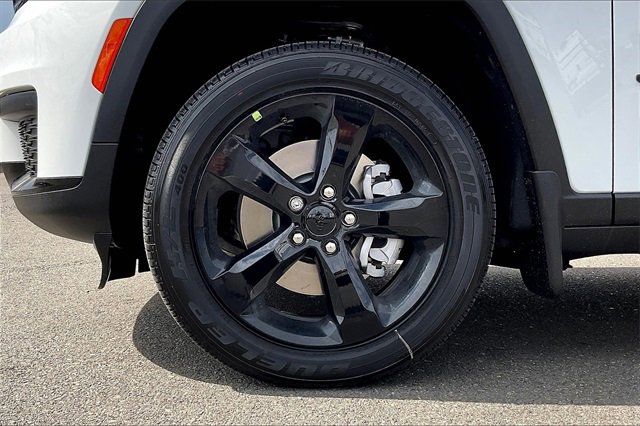 New 2025 Jeep Grand Cherokee L Altitude image 12