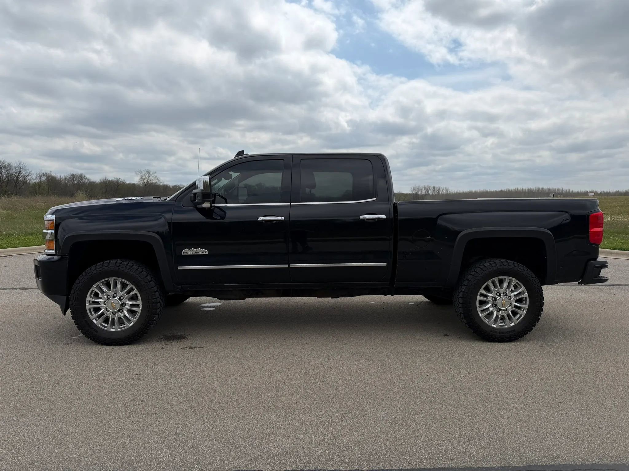 Used 2015 Chevrolet Silverado 2500 High Country AWD/4WD image 8