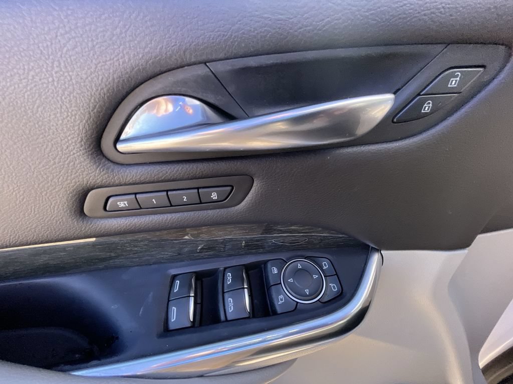 Used 2020 Cadillac XT4 Premium Luxury w/ Enhanced Visibility Package FWD image 23